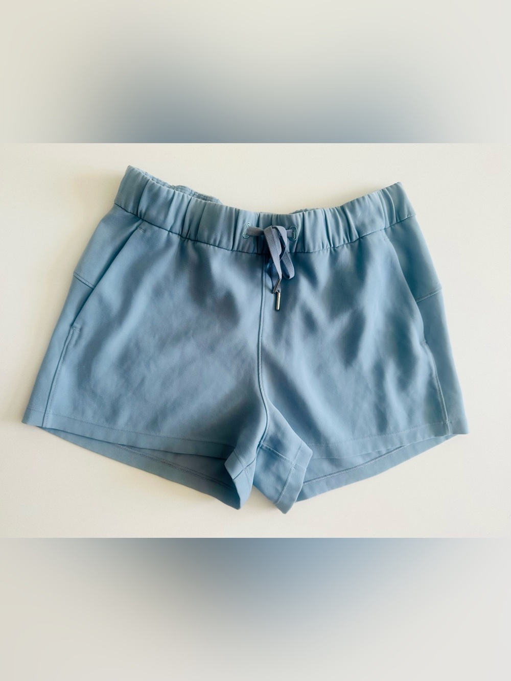 Lululemon On The Fly Short Woven 2.5” – Size 8 – Chambray / Blue